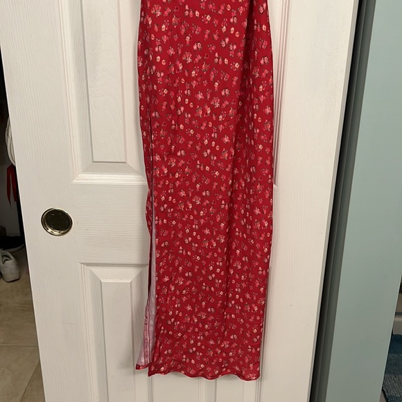 NEW NEVER WORN RESA Madison Maxi Dress in Raspberry Red Pink Satin Midi XS - Picture 4 of 6